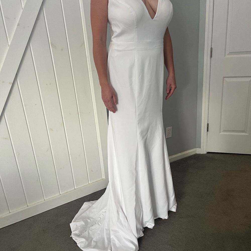 Elegant White Sleeveless Dress